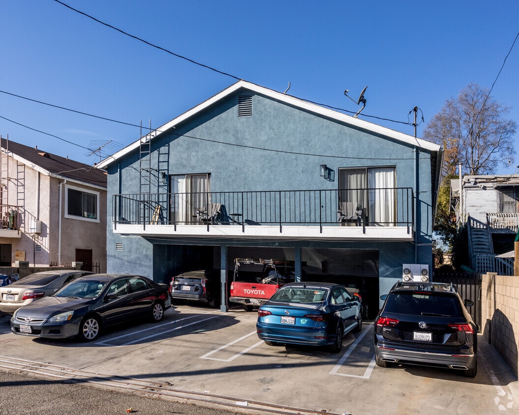 Estacionamiento techado - 2634-2640 Dalton Ave