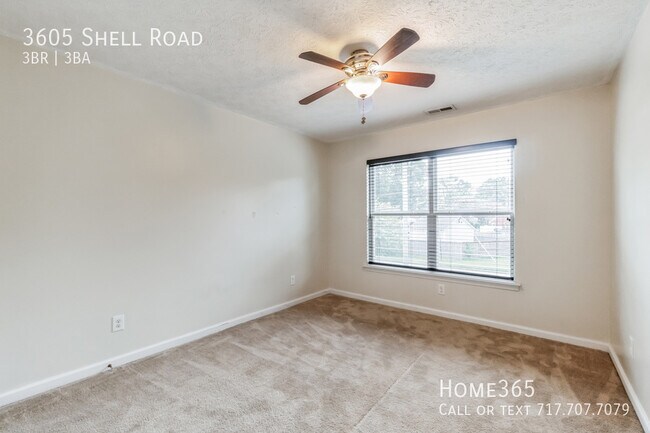Foto del edificio - Stunning 3 Bedroom 2.5 Bathroom - Single F...