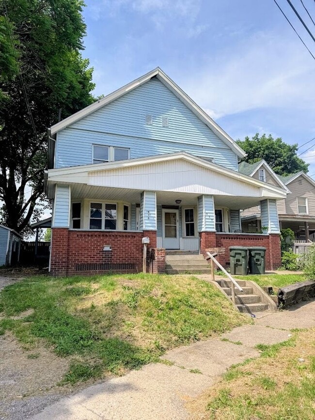 Building Photo - 915 Highland Rd NE
