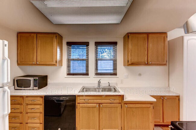 Building Photo - 5910 South Willow Way