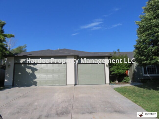 Building Photo - 6401 S Liveoak Pl