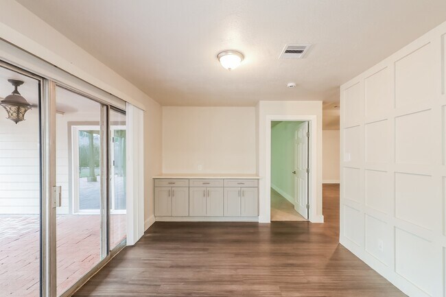 Foto del edificio - 4515 Sylvan Glen Dr