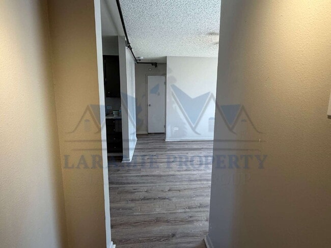 Foto del edificio - 2 Bed 1 Bath Apartment