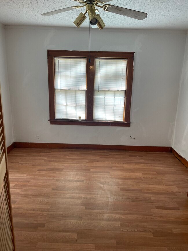 Building Photo - 303 N Julian St