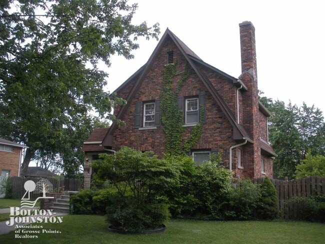 Building Photo - 359 Drexel St