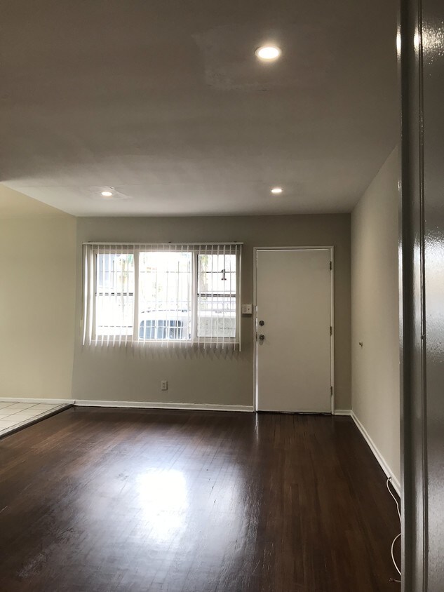 Foto principal - 917 N Hudson Ave