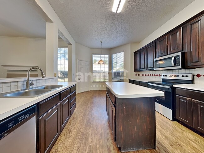 Building Photo - 601 Ridgemont Dr