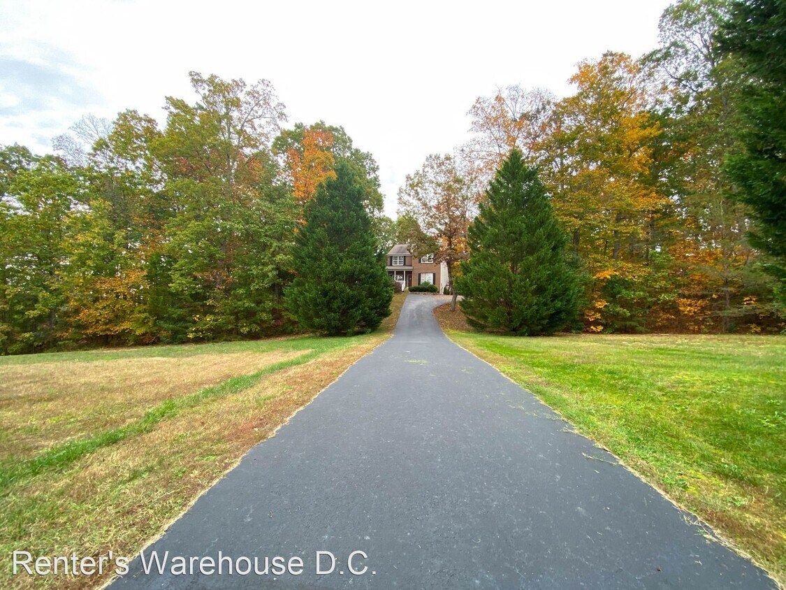 Primary Photo - 4 br, 3.5 bath House - 9823 Gunston Hall Rd