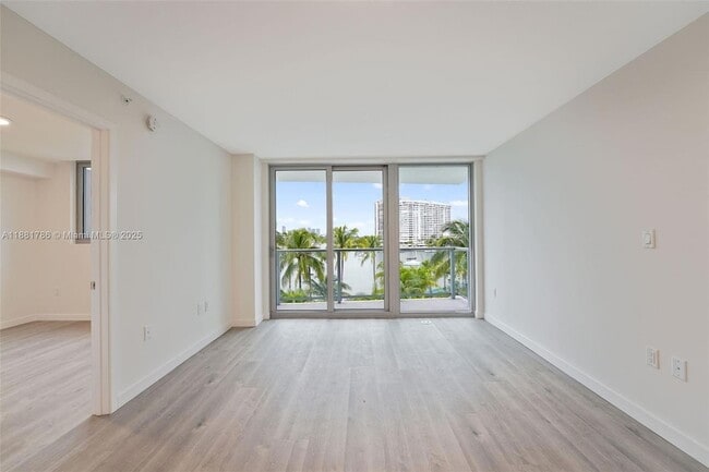 Foto del edificio - 1500 Bay Rd
