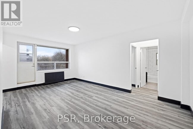 Photo du bâtiment - 600 Eglinton Ave W