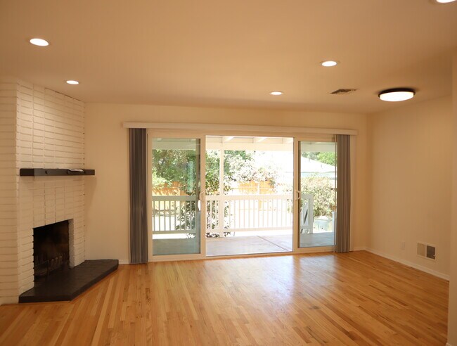 Building Photo - 22051 San Miguel St
