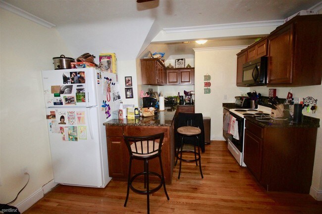 Building Photo - 2 br, 1 bath  - 726 S Main St # 2 #2