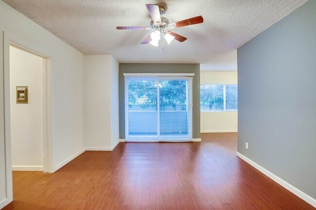 Foto del edificio - 537 E Hyde Park Blvd