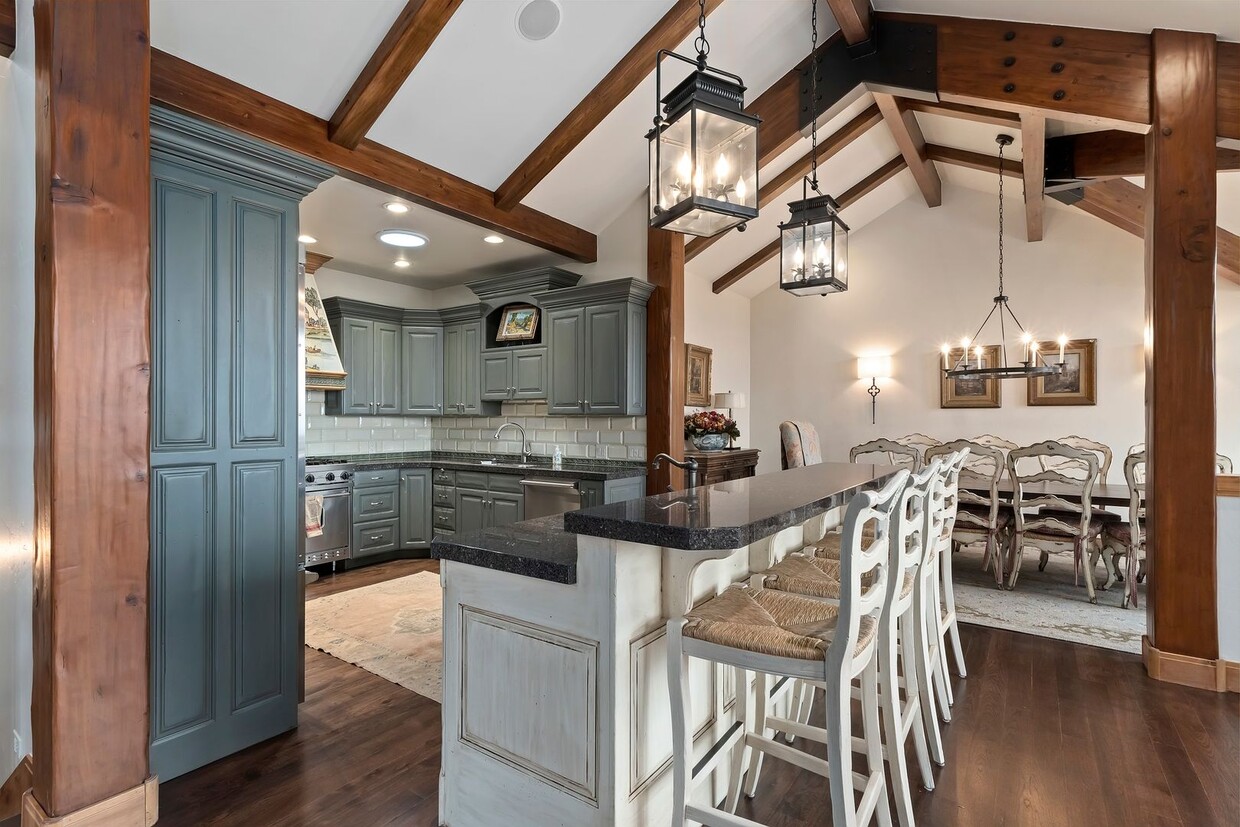 Beautiful 4 bedroom 3.5 bath alongside the Wasatch Mountains! - Beautiful 4 bedroom 3.5 bath alongside the Wasatch Mountains!