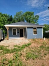 Building Photo - 2029 N Park Ave