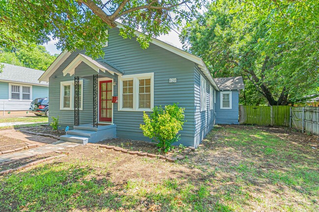 Foto del edificio - Beautifully remodeled campus home!