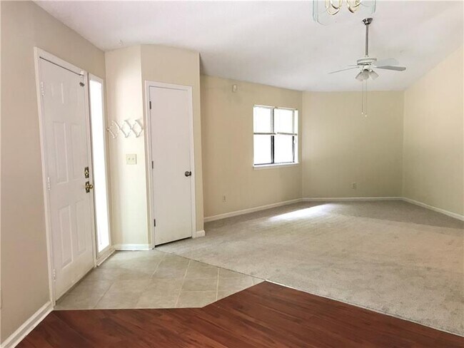 Building Photo - 209 Hillcrest Dr