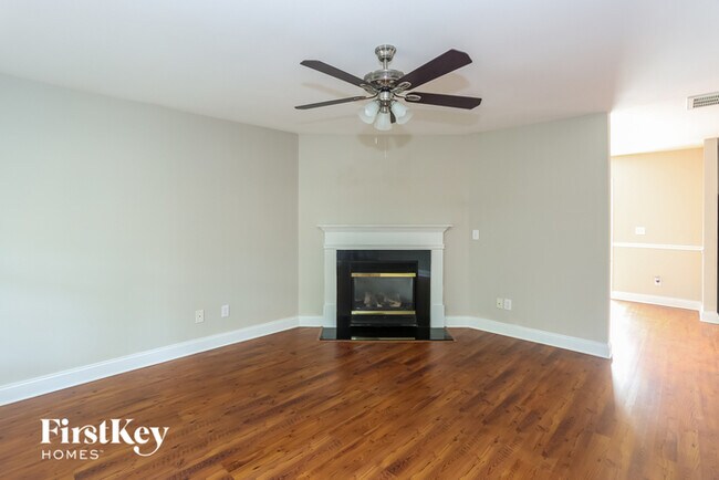 Building Photo - 3632 Larkhaven Village Dr