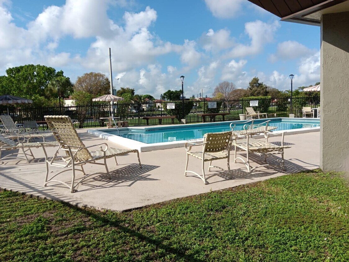 Foto principal - 10020 NW 9th St Cir