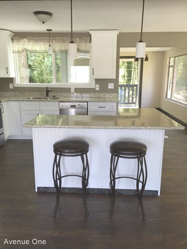 Building Photo - 3 br, 2.5 bath House - 12533 SE 75th Place