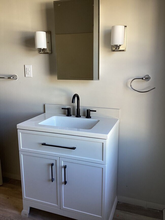 Building Photo - Newly RENOVATED 1 bedroom & 1 bathroom Apartment in McSherrystown, PA - 3 miles from Hanover, PA
