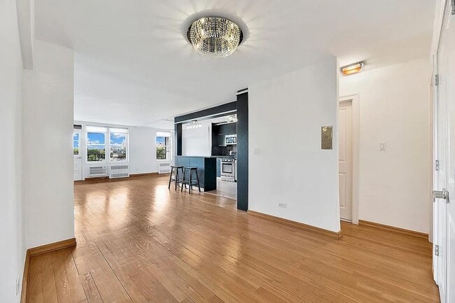 Building Photo - 1625 Emmons Ave