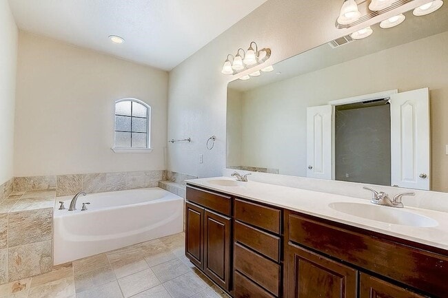 Building Photo - 2518 Adam Ln