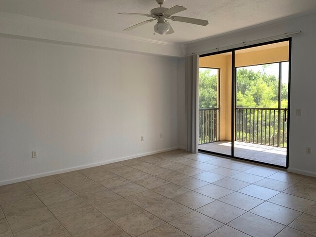 Building Photo - ANNUAL RENTAL - POSITANO PLACE 1 BED 1 BAT...