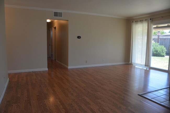 Building Photo - Updated Concord 3 bed/2 bath located close...