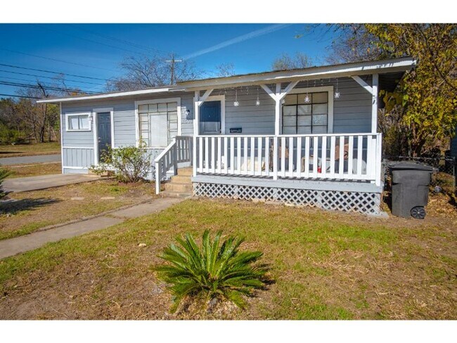 Foto del edificio - Cozy Remodeled Home Near Downtown