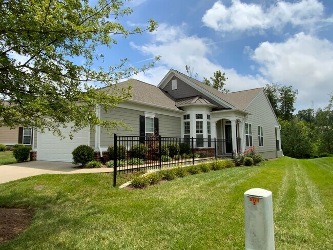 Foto del edificio - Move in ready in a wonderful Active 55+ Ad...