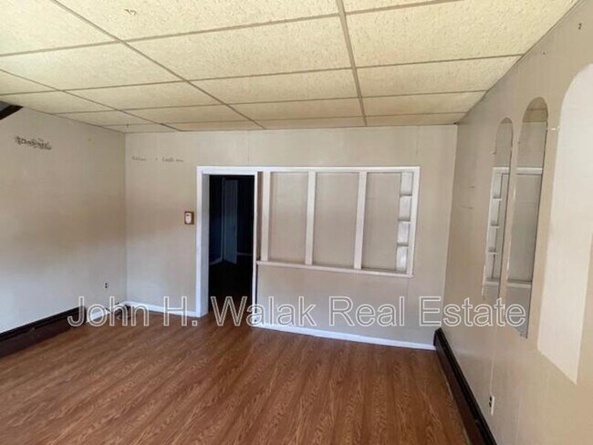 Building Photo - 225 N Newberry St