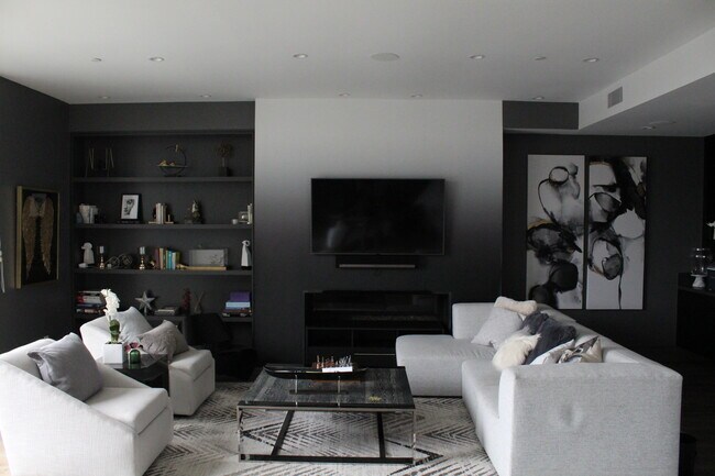 Foto del edificio - 1749 Stone Canyon Rd