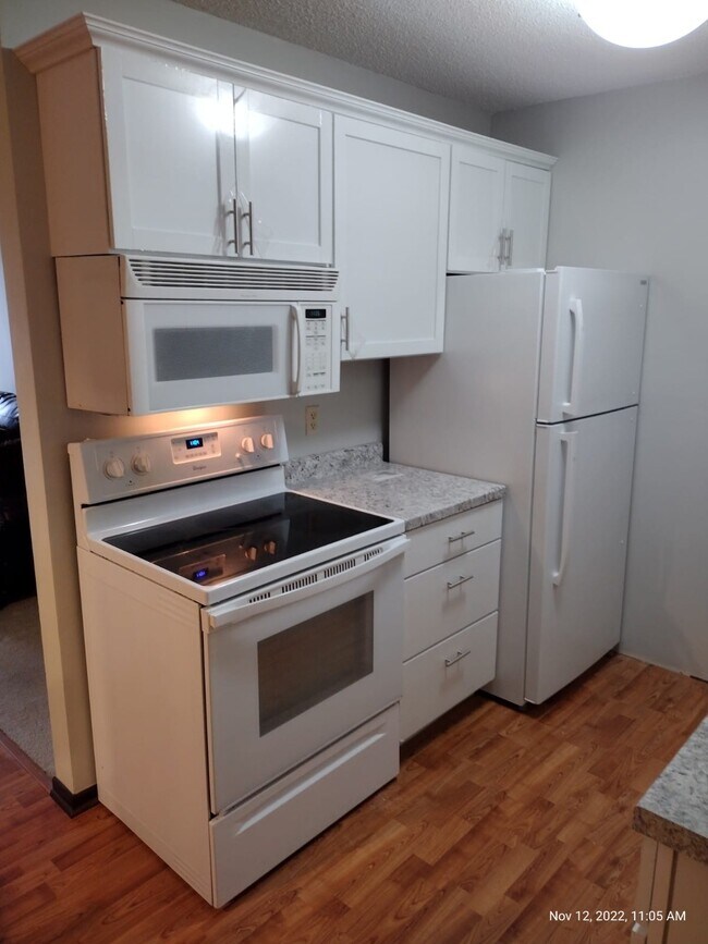 Foto del edificio - 14115 Pennock Ave