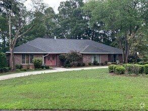 Building Photo - 301 Kingswood Dr
