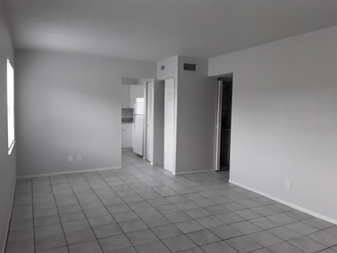 Foto principal - 111 SW Madison Cir N