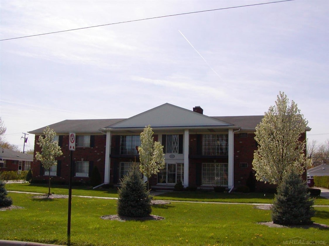 23321 Kelly Rd Unit 8, Eastpointe, MI 48021 Condo for Rent in