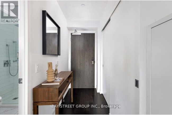 Building Photo - 25 Richmond St E