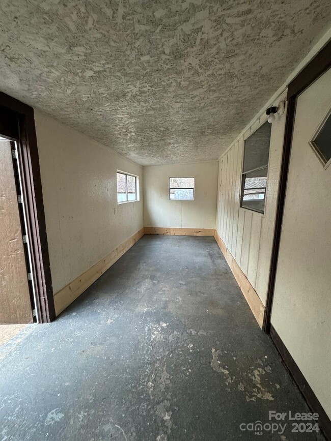 Foto del edificio - 3736 E Burke Blvd