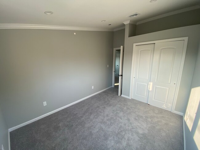 Building Photo - 188 S Strong Ave