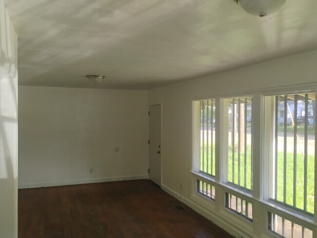 Building Photo - 1105 W McDowell Rd