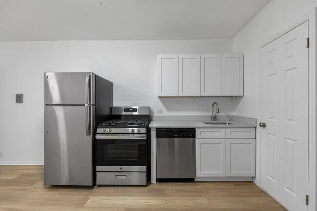 Foto del edificio - 327 E 10th St