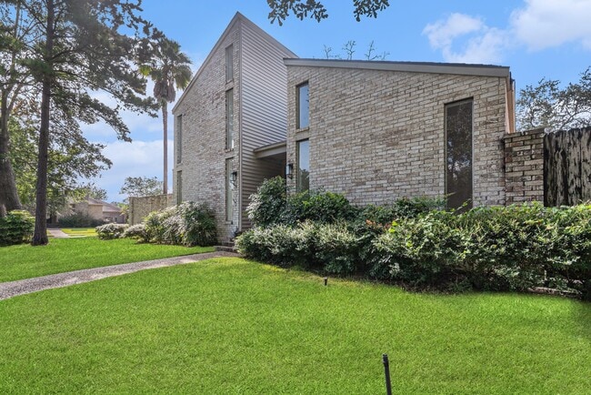 Building Photo - 4334 Lake Grove Dr