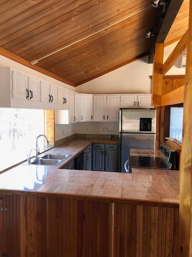 Foto del edificio - Custom Forest Home with ADU on 9.6 Acres!