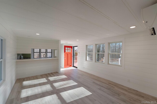 Foto del edificio - 193 Decker Rd