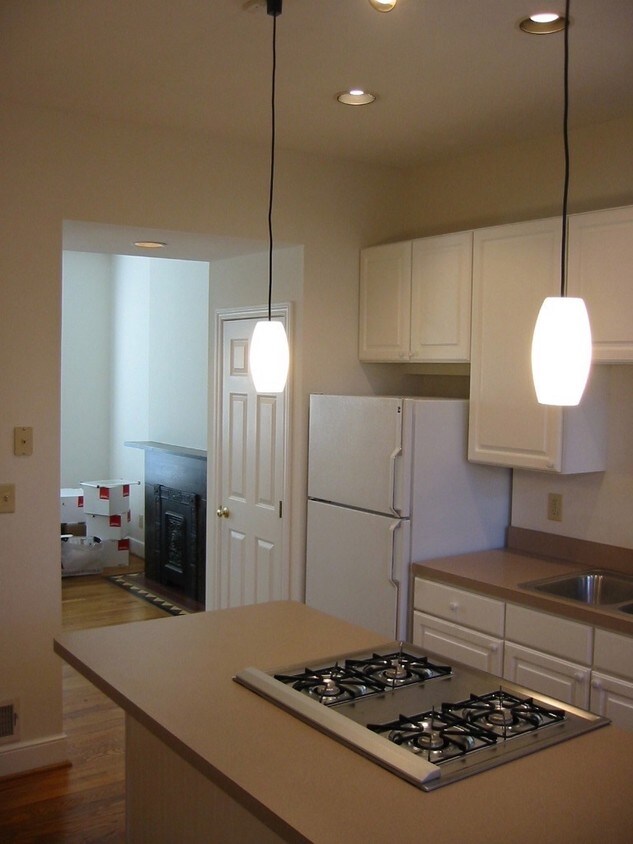 Primary Photo - 114 Warren St