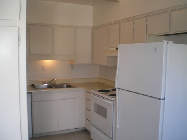 Building Photo - 6565 N 17th Ave