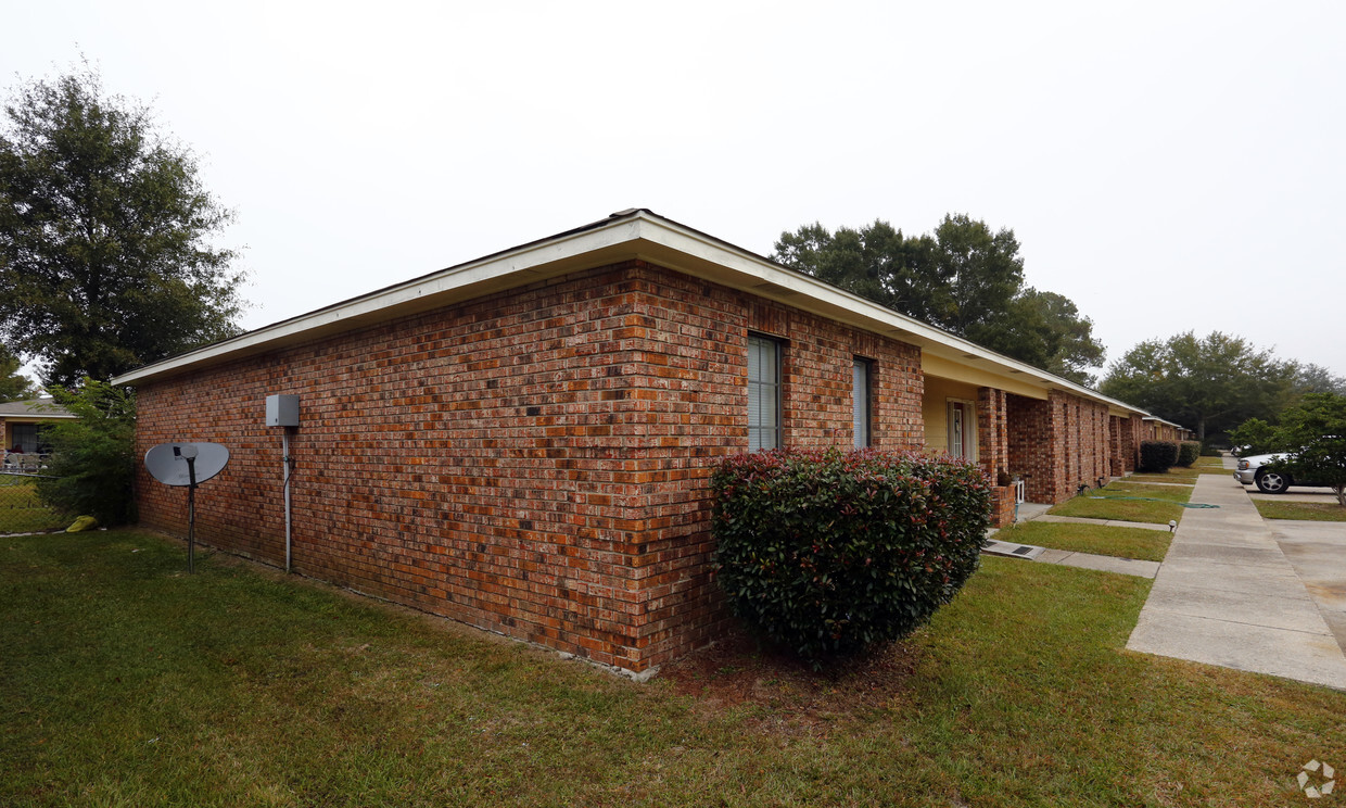 Building Photo - Trailwood Village Apartments