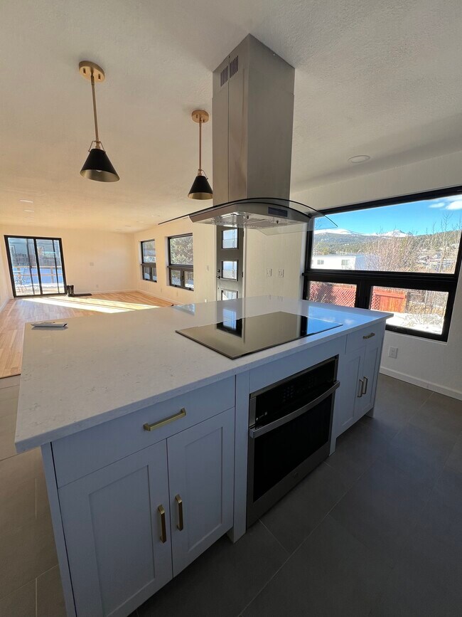 Foto del edificio - 130 Lakeview Pl