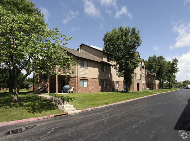 Building Photo - Carriage Park